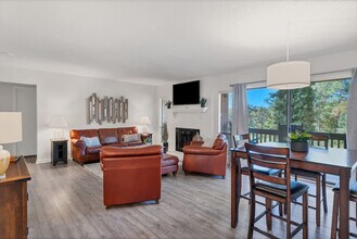 Building Photo - 1175 St Andrews Dr