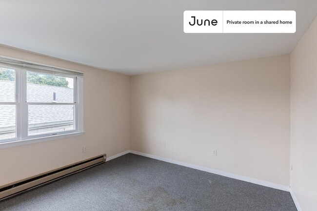 Building Photo - Private bedroom in 5 bed/2 bath Home