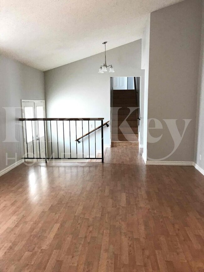Building Photo - 5262 Holbrook Dr