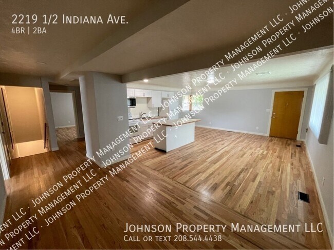 Foto del edificio - 2219 1/2 Indiana Ave.-