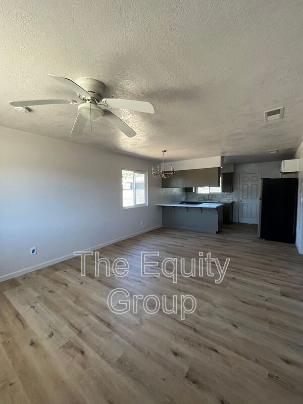 Building Photo - 134 E Houston Ave