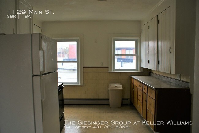 Building Photo - 2nd Floor unit