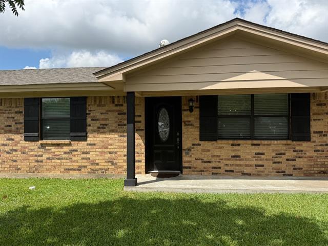 Building Photo - 231 Redbud St