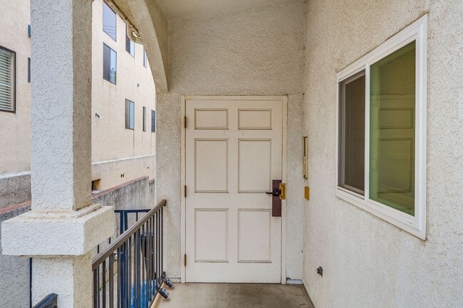 Building Photo - 926 S Leland St