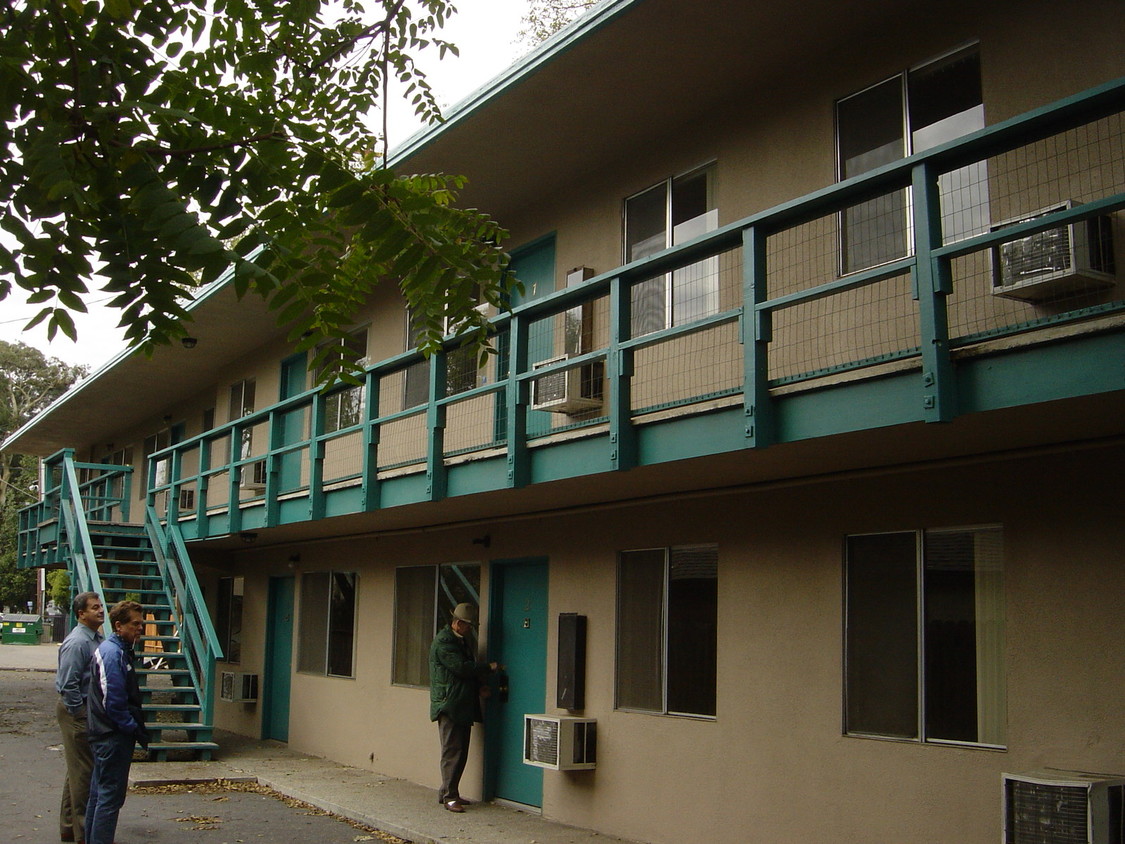 Primary Photo - Parkside Apartments