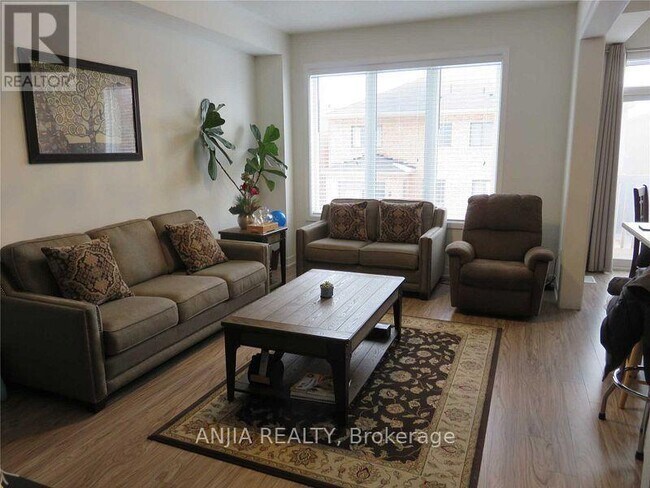 Photo du bâtiment - 73 Barrister Ave