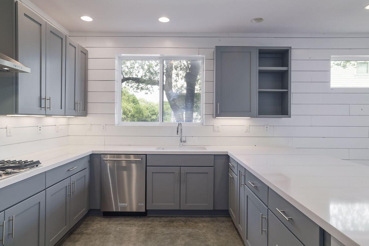 Foto del edificio - 4111 Spicewood Springs Rd