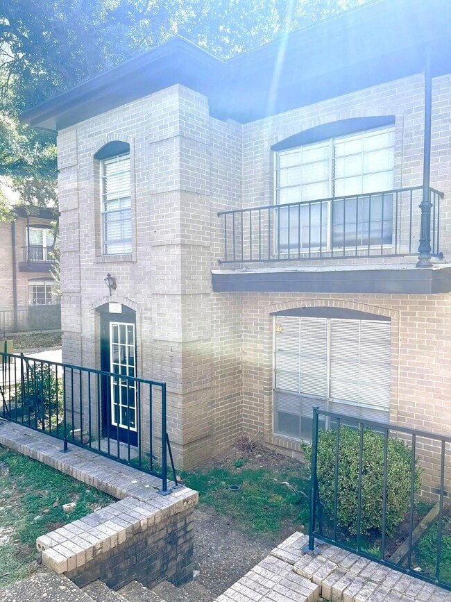 Foto del edificio - 1601 N Bryant St