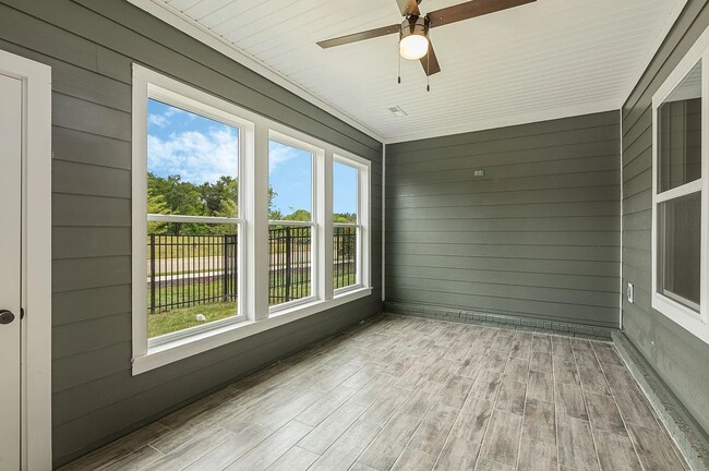 Foto del edificio - 2056 Grace Johns Cir