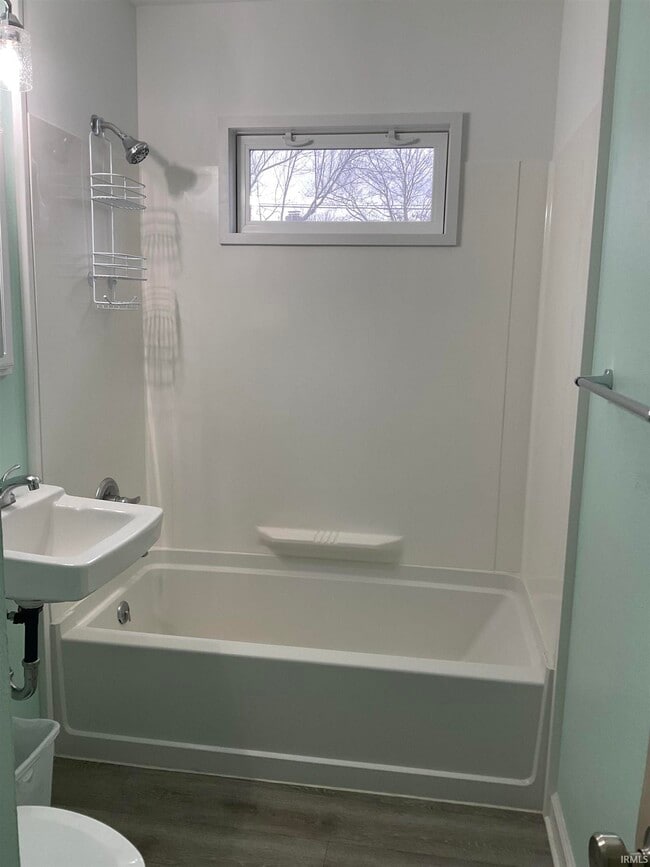 Foto del edificio - 1329 Melrose Ave