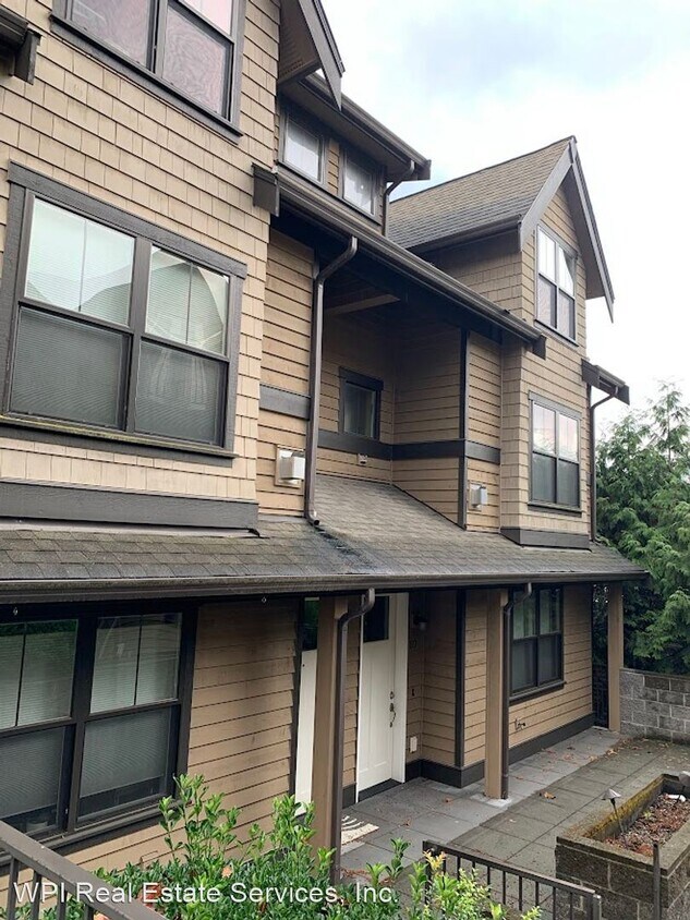 3 br, 2.5 bath House 319 Bellevue Way SE House Rental in Bellevue