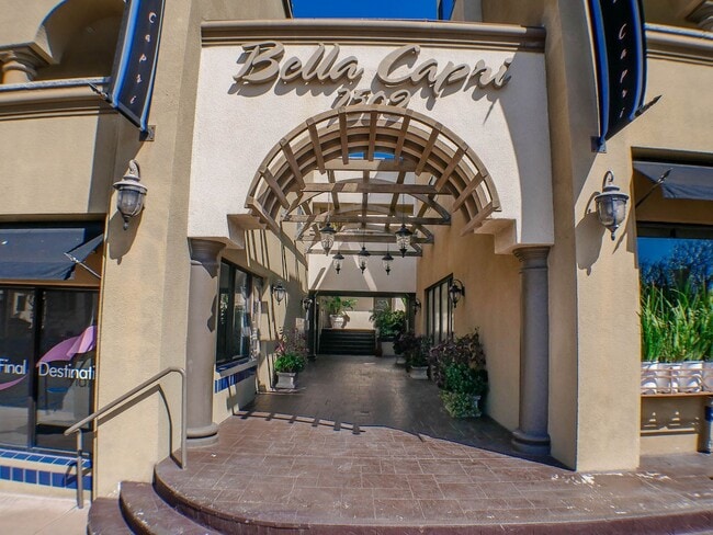 Building Photo - RARE Offering 2BD/2BA Furnished Condo of s...