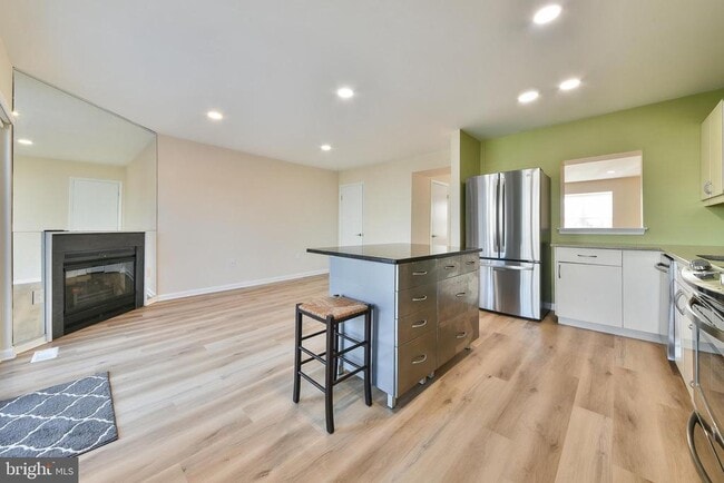 Building Photo - 702 Spice Bush