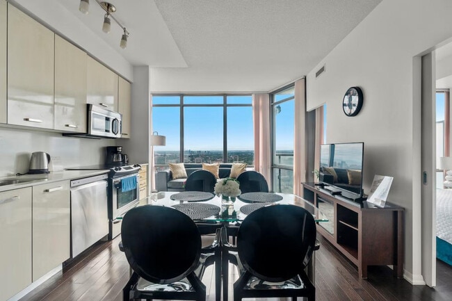 Building Photo - 832 Bay St.