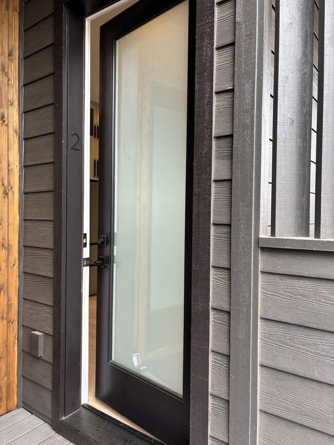 Building Photo - Modern Home Near Old Mill