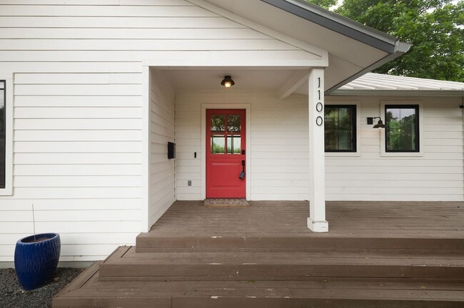 Foto del edificio - Amazing Bouldin Creek Remodeled Bungalow!