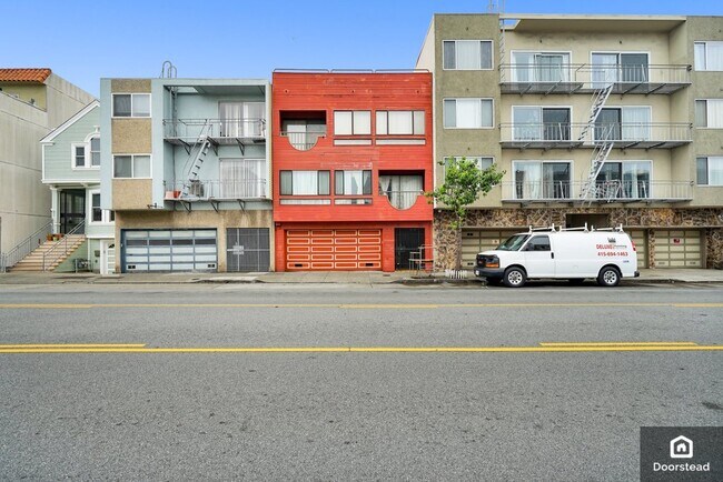 Building Photo - 427 25th Ave