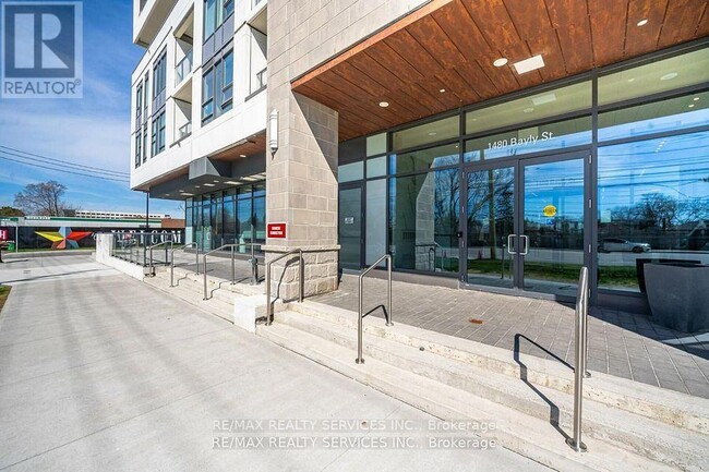 Building Photo - 1480 Bayly St