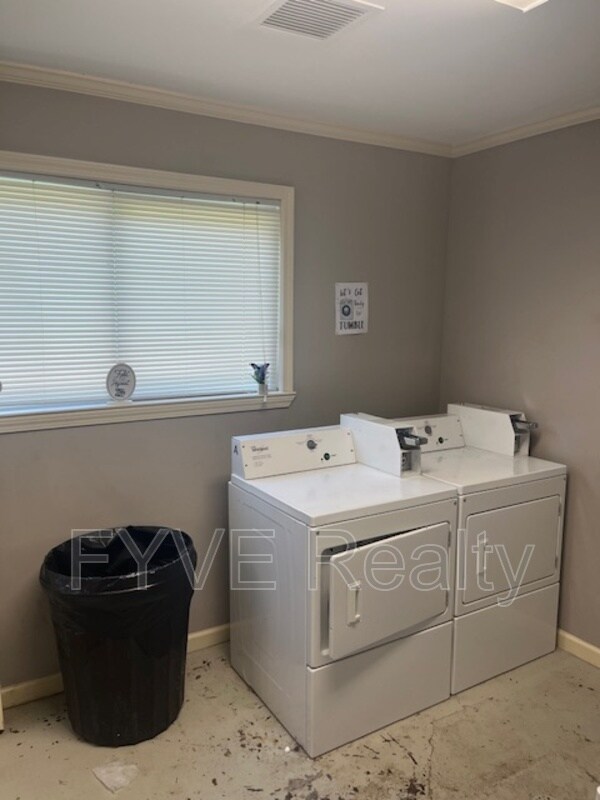 Building Photo - 956 Houck St