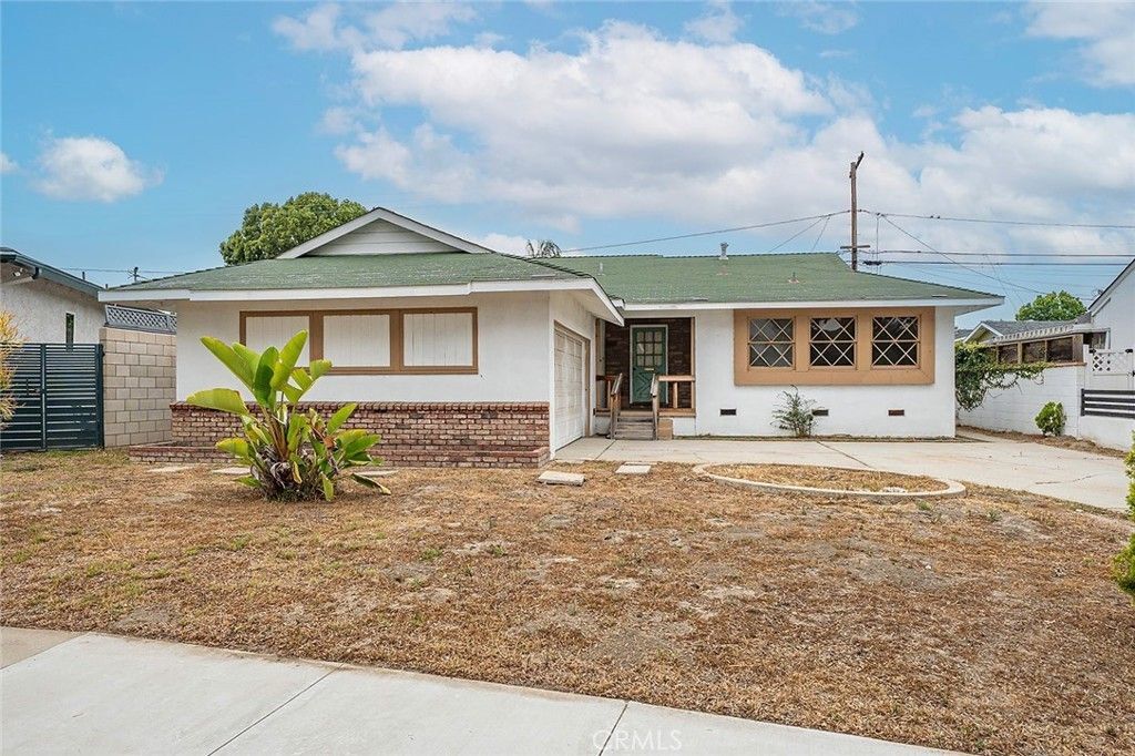 Primary Photo - 6829 E Parapet St
