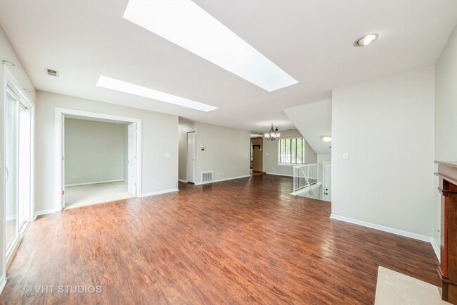 Building Photo - 1014 Westchester Cir