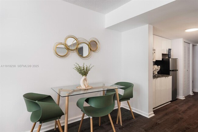 Building Photo - 1200 Brickell Bay Dr