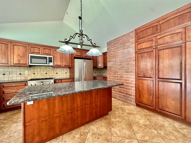 Building Photo - Renovated Entertainers Dream W/ Pool In Poway