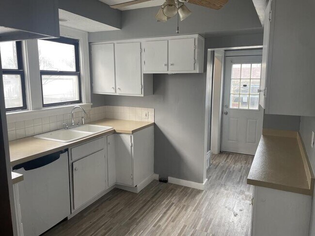 Building Photo - 3874 W 157th St