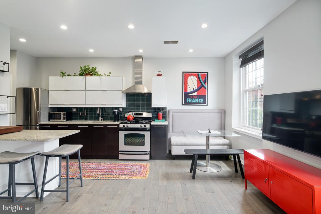 Primary Photo - 1343 Lombard St