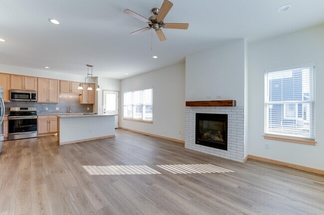 Building Photo - 3630 Angelus Wy
