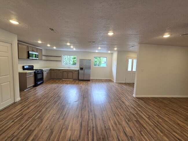 Foto del edificio - 2115 Perry Rd SW