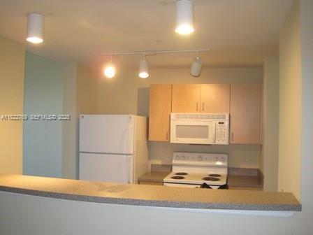 Foto del edificio - 533 NE 3rd Ave