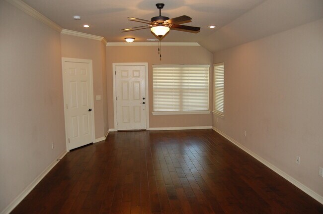 Foto del edificio - Adorable 3 Bedroom w/ Excellent Location!