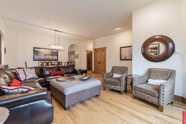 Foto del edificio - 1601 W Silver Springs Rd