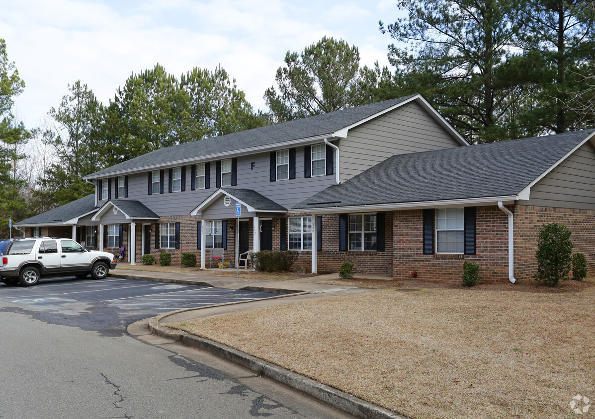 Primary Photo - Lakeview Apartments