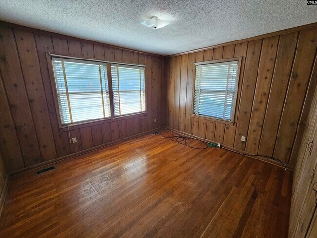 Foto del edificio - 1507 Brennen Rd
