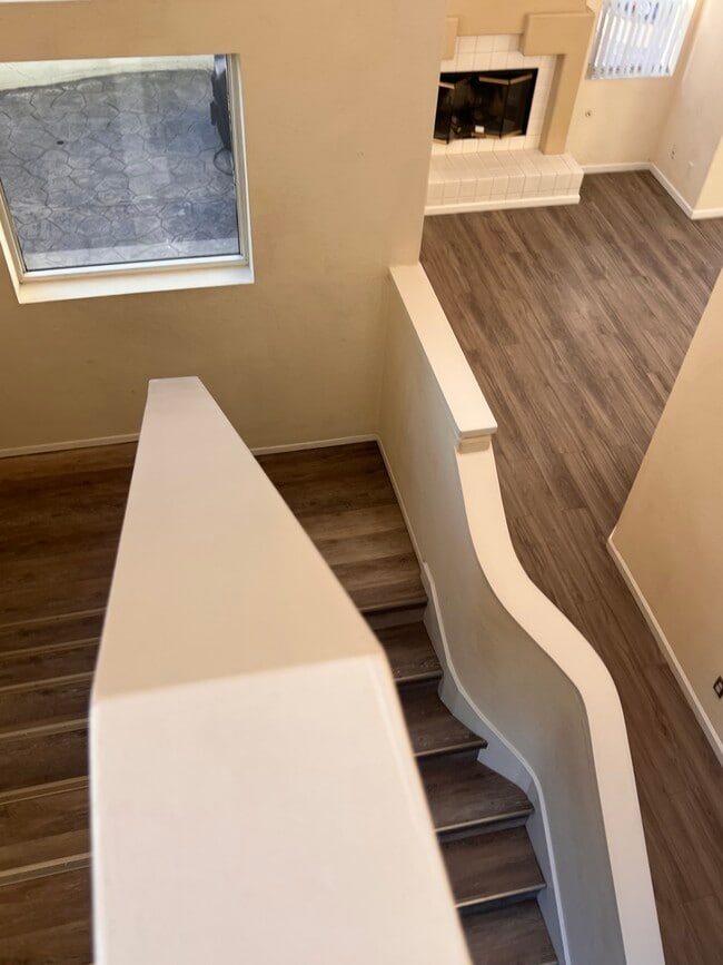 Building Photo - 556 Almonte Pl