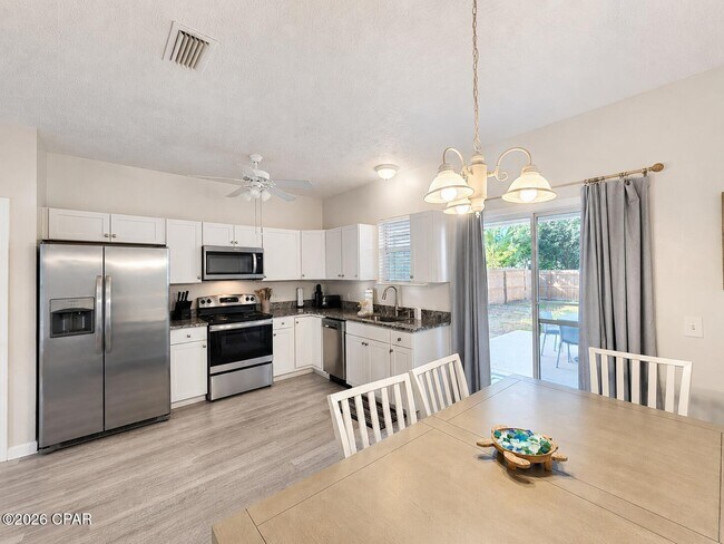Foto del edificio - 5726 Beach Dr