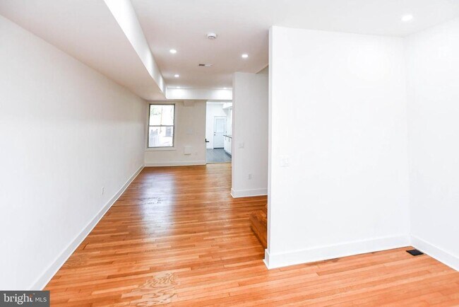 Foto del edificio - 104 R St NE