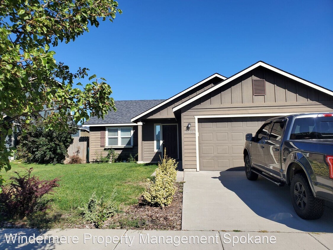 3 br, 2 bath House 12424 W 2nd Ave House Rental in Airway Heights