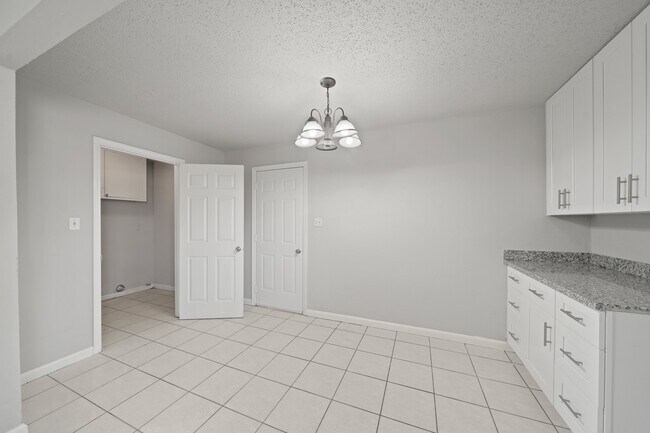 Foto del edificio - 3203 Ripplebrook Dr