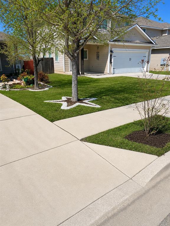 Foto del edificio - 587 Twisted Oaks Ln