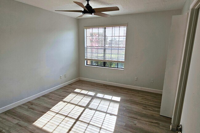 Foto del edificio - 7667 N Wickham Rd