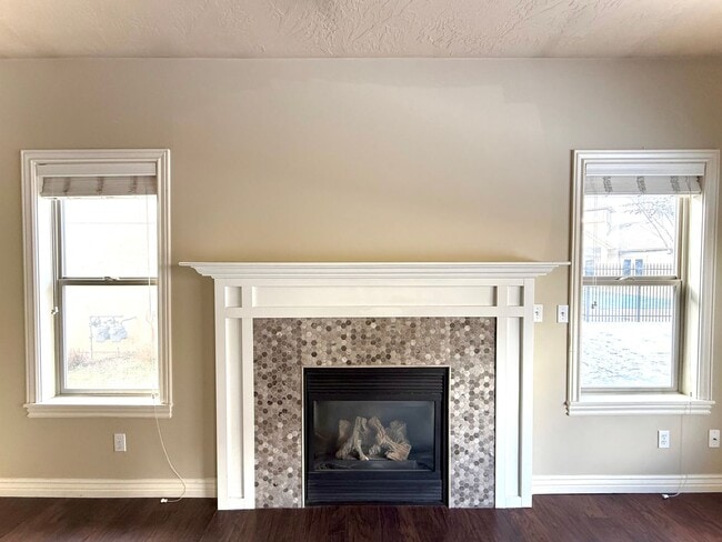 Building Photo - Three Bedroom Town Home  near Union Park Available February 1st