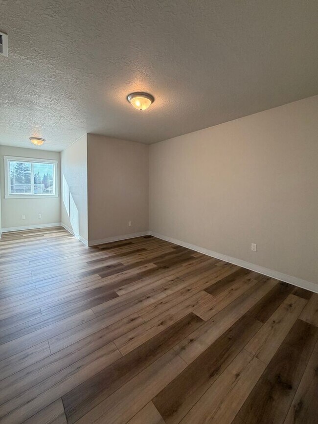 Foto del edificio - Beautiful Brand New 4-Bedroom, 2.5-Bathroom Duplex Style Townhome!