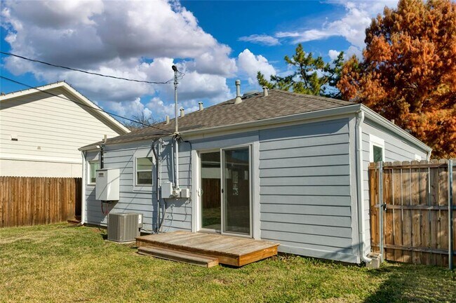Building Photo - 2624 Ryan Ave