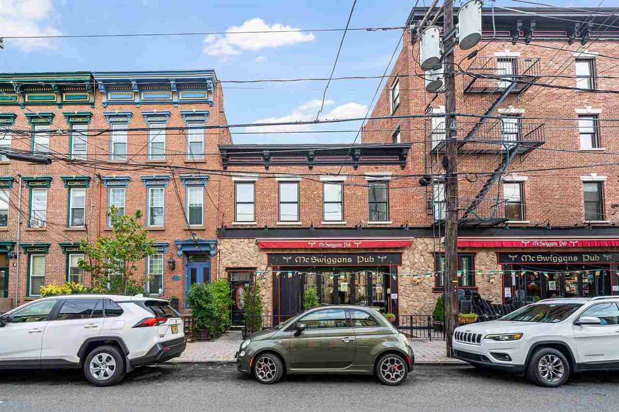 Primary Photo - 105 Bloomfield St