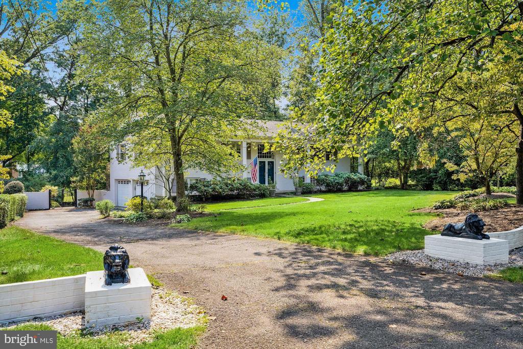 Primary Photo - 9011 Stoneleigh Ct