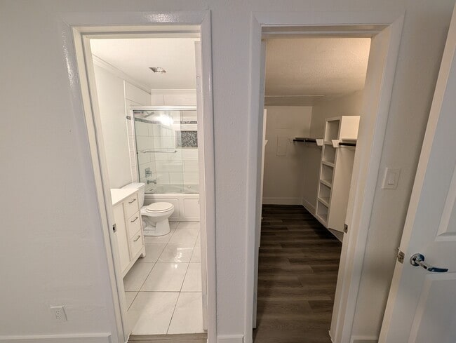 Building Photo - 7431 Holly Hill Dr