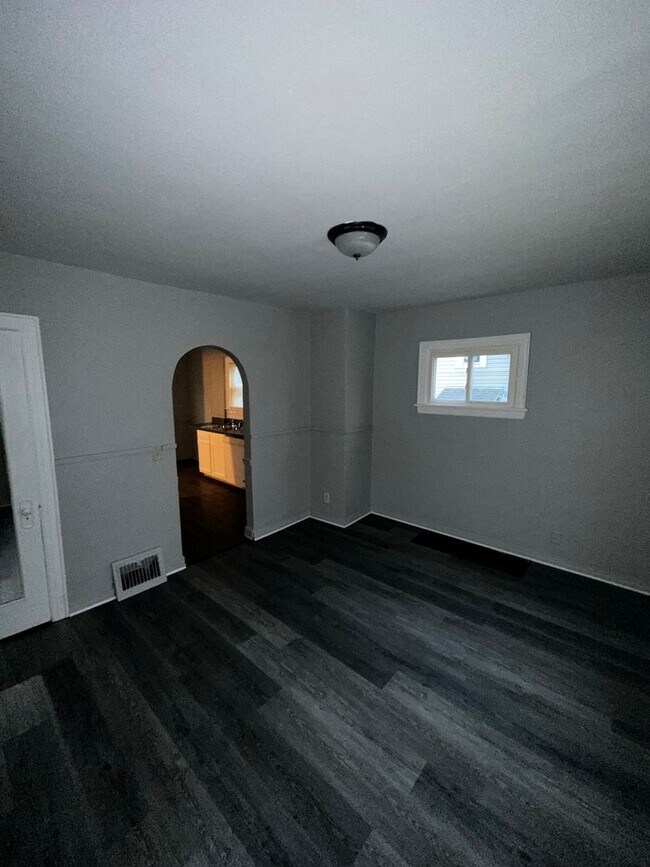 Building Photo - Charming 3/4 bedroom home ready to lease!